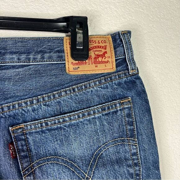 Levi's Womens 501 Jean Shorts Denim Cherry Embroidered Cut Off Medium Wash 31 - Picture 6 of 8